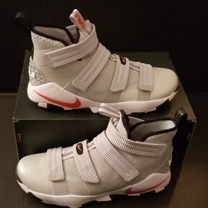 Nike Lebron 11 Silver Bullet Men Size 11